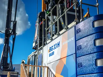 I temi della sostenibilità, dell'efficienza e della riduzione delle emissioni giocano un ruolo importante nel nuovo e ulteriore sviluppo delle macchine Bauer. 