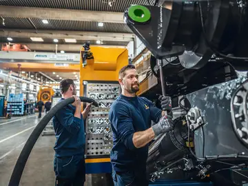 Perforatrici, gru a ciclo di lavoro, macchine per lo scavo di trincee, attrezzature per l’infissione di pali, betoniere, perforatrici per ancoraggi e attività minerarie: scoprite subito i nostri prodotti e servizi!