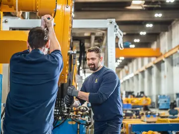 Costruiamo macchine per l'ingegneria civile specializzata con grande passione e attenzione ai dettagli.